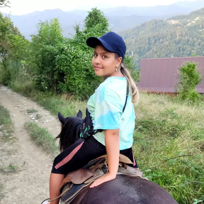 Конный клуб "Фаворит".