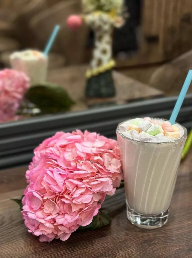 Coffee & Flowers Giraffe в Видном: Выпечка, Десерты, Кофейня, Стильные Букеты, Цветы,