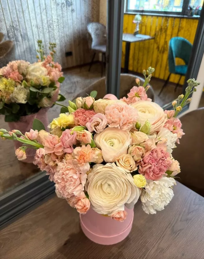 Coffee & Flowers Giraffe в Видном: Выпечка, Десерты, Кофейня, Стильные Букеты, Цветы,
