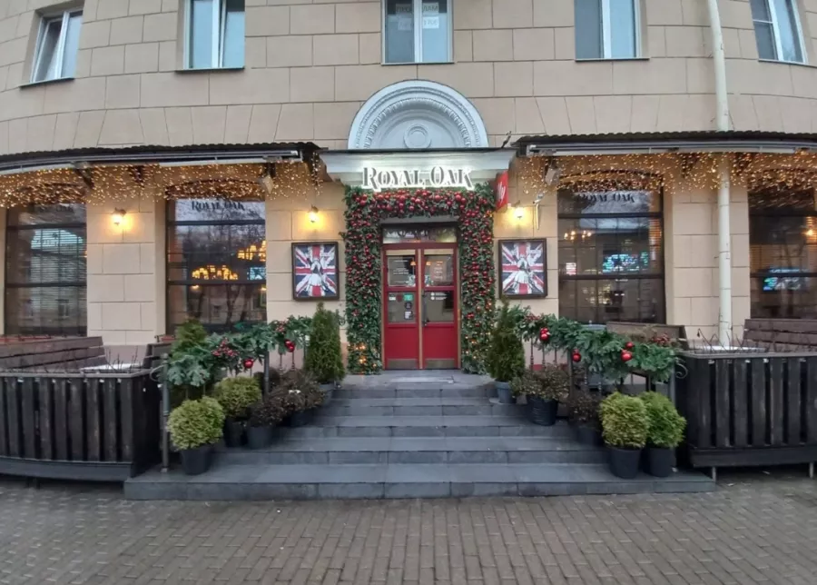 Гастро-паб Royal Oak Pub в Минске: Английский паб, Европейская кухня, VIP-зал, Летняя терраса, Спортивные трансляции, Авторская кухня, Наличный расчёт,
