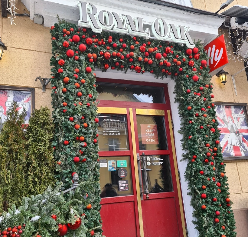 Гастро-паб Royal Oak Pub в Минске: Английский паб, Европейская кухня, VIP-зал, Летняя терраса, Спортивные трансляции, Авторская кухня, Наличный расчёт,