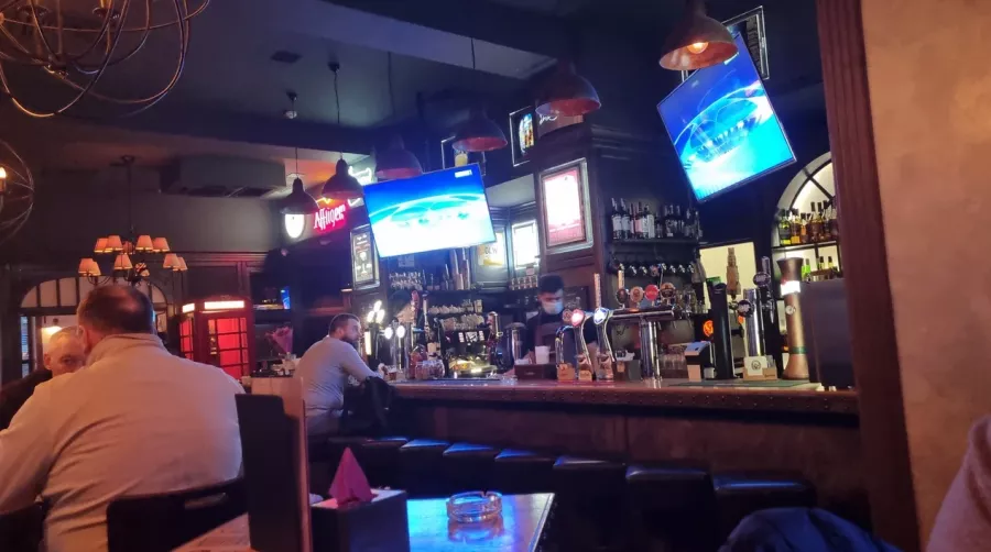Гастро-паб Royal Oak Pub в Минске: Английский паб, Европейская кухня, VIP-зал, Летняя терраса, Спортивные трансляции, Авторская кухня, Наличный расчёт,