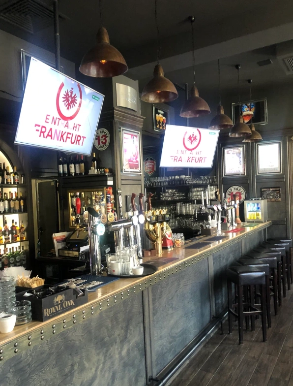 Гастро-паб Royal Oak Pub в Минске: Английский паб, Европейская кухня, VIP-зал, Летняя терраса, Спортивные трансляции, Авторская кухня, Наличный расчёт,