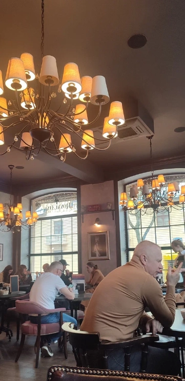 Гастро-паб Royal Oak Pub в Минске: Английский паб, Европейская кухня, VIP-зал, Летняя терраса, Спортивные трансляции, Авторская кухня, Наличный расчёт,