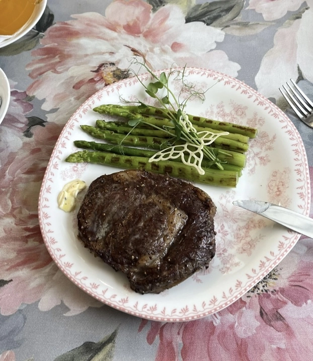 Ресторан Оливье в Сочи: Итальянская кухня, Европейская кухня, Салаты, Мясо на гриле, Шашлык, Детское меню, Завтрак,