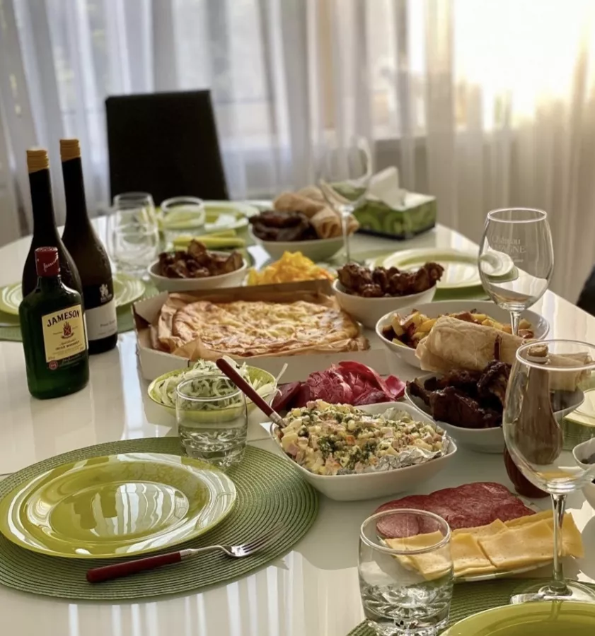 Кафе Белые ночи в Сочи: Еда, Еда навынос, Хинкали, Кавказская кухня, Европейская кухня, Летняя терраса,
