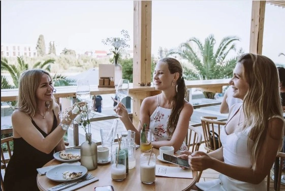 Ресторан Fino Bistro в Адлере: Европейская кухня, Завтраки, Летняя веранда, Заказ на вынос, Винный ресторан, Бизнес-ланч,
