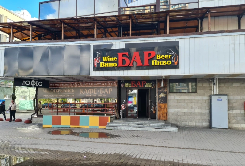 Кафе-бар Beer&Wine в Минске: Пивной бар, Спортивные трансляции, До 80 мест, Наличный расчёт, Заказ столиков, Оплата картой, Заказ навынос, Летняя терраса,