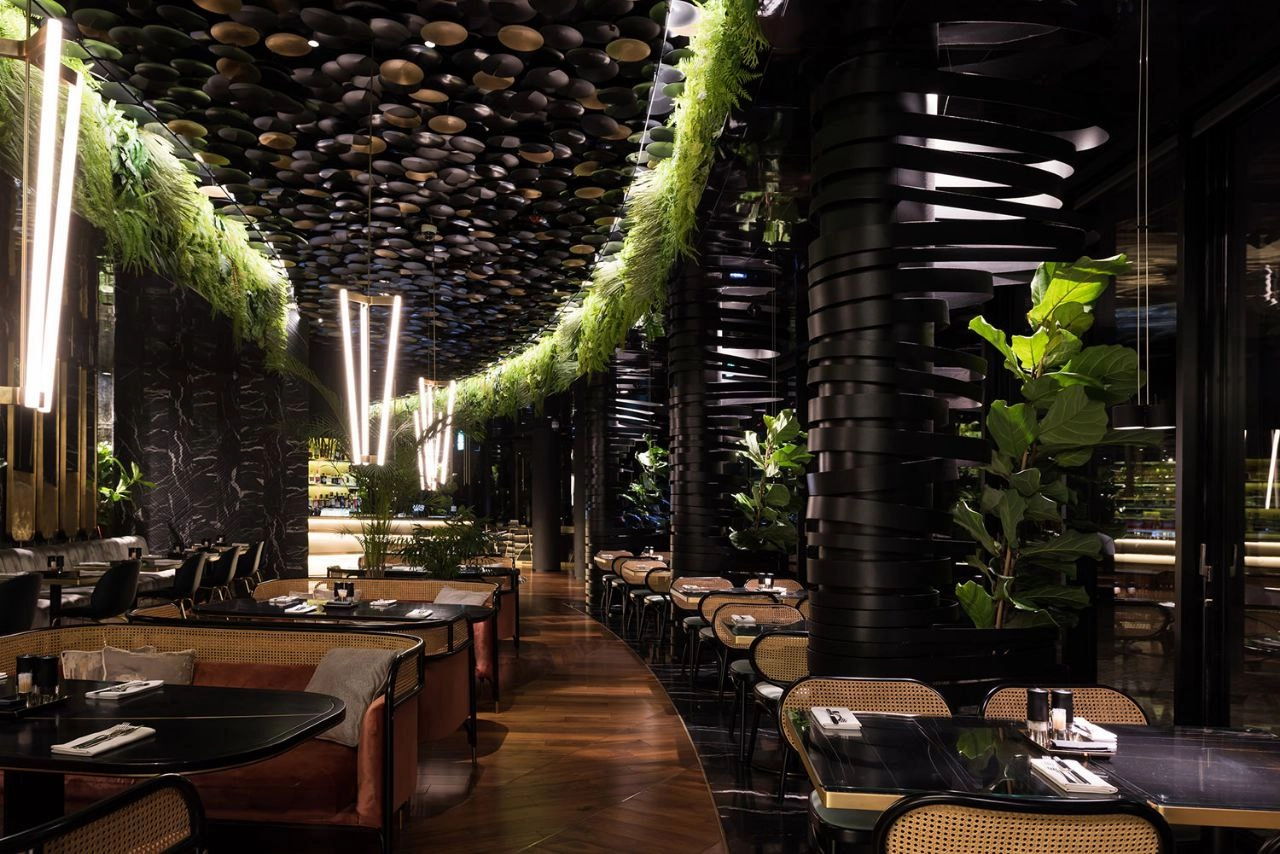 Пионер лагерінде кеңесшімен секс (бейне) Пенис қынапқа енеді