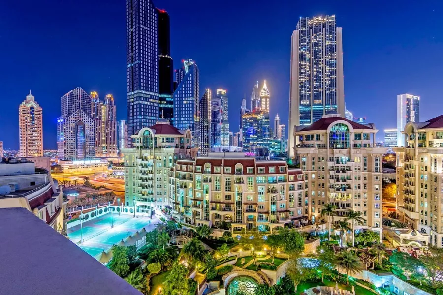 Отель Swissotel Al Murooj Dubai4* в Дубаи: Швейцарский отель , Бальный зал , Отель в центре , Открытый бассейн, Тренажерный зал , Спа ,