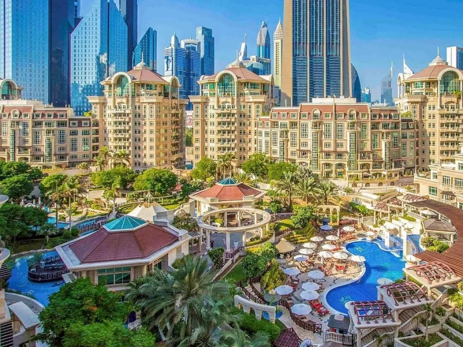 Отель Swissotel Al Murooj Dubai4* в Дубаи: Швейцарский отель , Бальный зал , Отель в центре , Открытый бассейн, Тренажерный зал , Спа ,