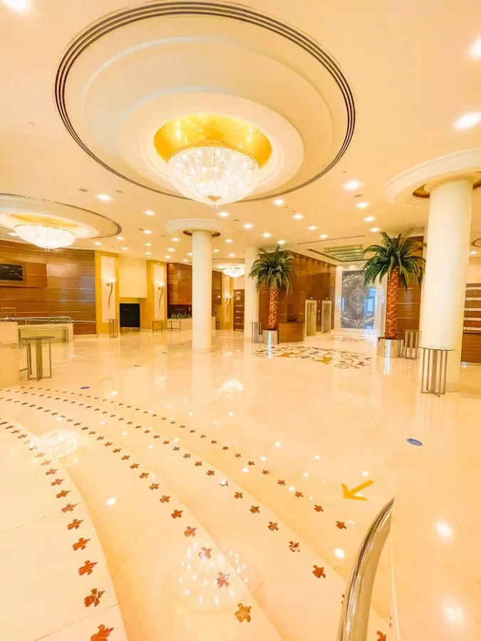 Отель Swissotel Al Murooj Dubai4* в Дубаи: Швейцарский отель , Бальный зал , Отель в центре , Открытый бассейн, Тренажерный зал , Спа ,