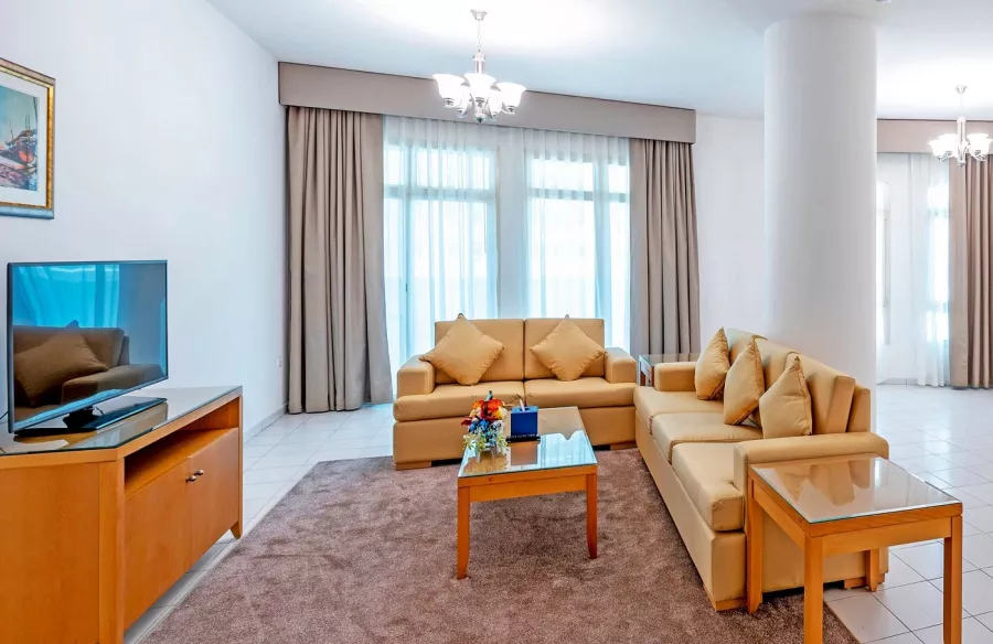Отель Swissotel Al Murooj Dubai4* в Дубаи: Швейцарский отель , Бальный зал , Отель в центре , Открытый бассейн, Тренажерный зал , Спа ,