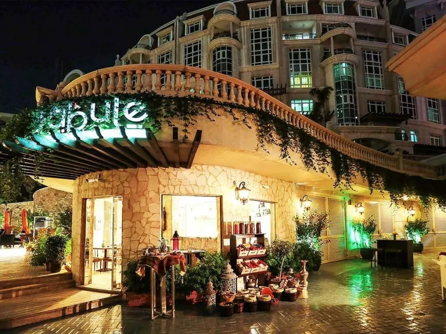 Отель Swissotel Al Murooj Dubai4* в Дубаи: Швейцарский отель , Бальный зал , Отель в центре , Открытый бассейн, Тренажерный зал , Спа ,