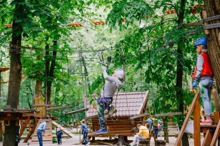 Веревочный парк в Парке им. Октябрьской Революции  в  Ростове-на-Дону
