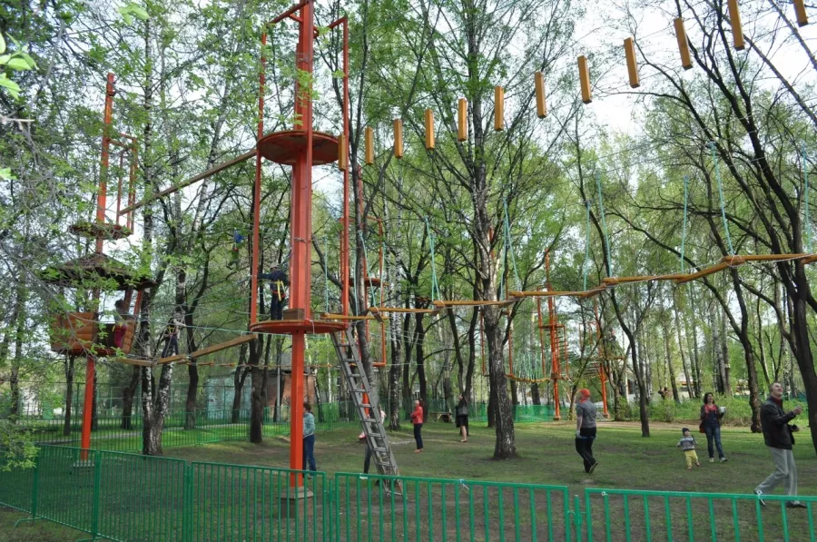 Веревочный парк в Парке им. Октябрьской Революции в Ростове-на-Дону: Парк, Веревочный парк,