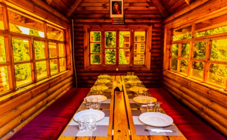Кафе Три мушкетера в Минске: Белорусская кухня, Бизнес-ланч, Можно с собакой, До 100 мест, Проведение банкетов, Европейская кухня, Заказ столиков, Оплата картой, Наличный расчёт,