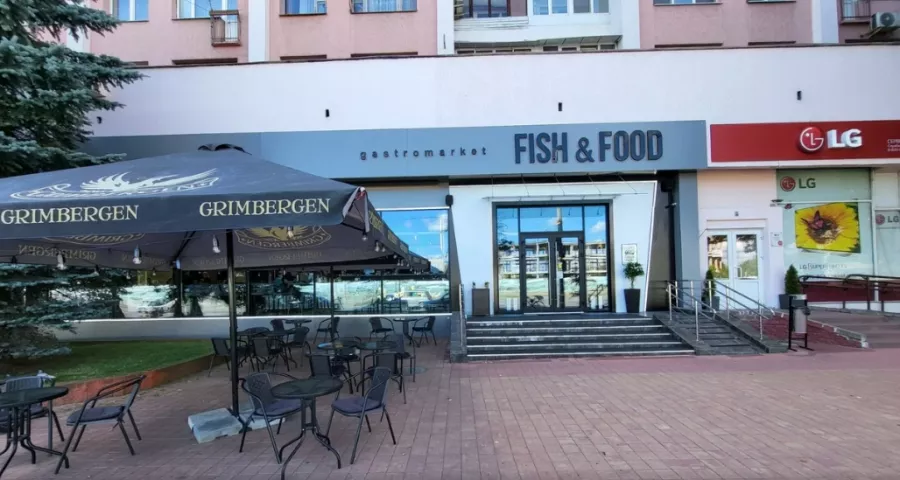 Кафе Fish & food на Маяковского в Минске: Рыбные заведения, Азиатская кухня, Можно с собакой, До 45 мест, Оплата картой, Заказ столиков, Панорамный вид, Паназиатская кухня, Наличный расчёт, Летняя терраса,