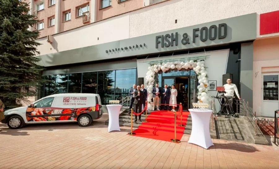 Кафе Fish & food на Маяковского в Минске: Рыбные заведения, Азиатская кухня, Можно с собакой, До 45 мест, Оплата картой, Заказ столиков, Панорамный вид, Паназиатская кухня, Наличный расчёт, Летняя терраса,