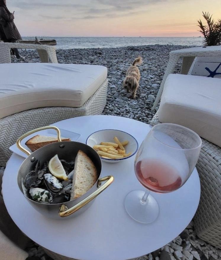 Ресторан Del Mar в Сочи: Вид на море, Можно с собакой, Пицца, Летняя терраса, Мидии, Морепродукты,