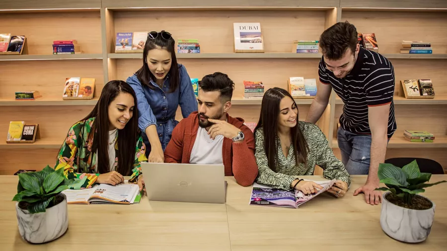 Языковая школа English Studies Dubai в Дубаи: Групповые занятия, Помощь, Курсы, Учимся,