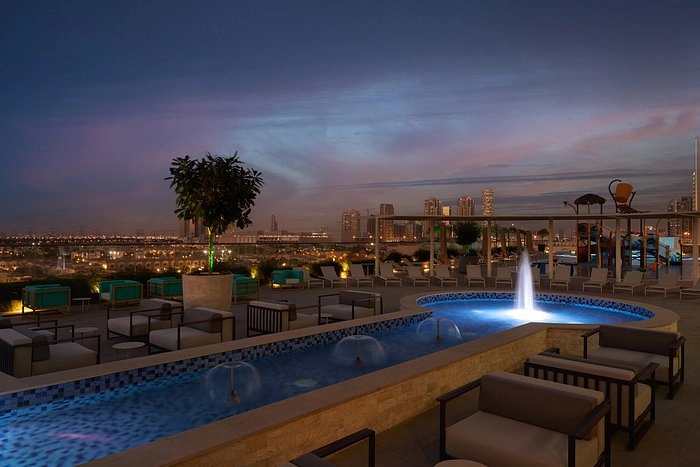 Отель Novotel Jumeirah Village Triangle4* в Дубаи: Роскошный дизайн , Отель с видом , Открытый бассейн , Спа-центр , Детская площадка ,
