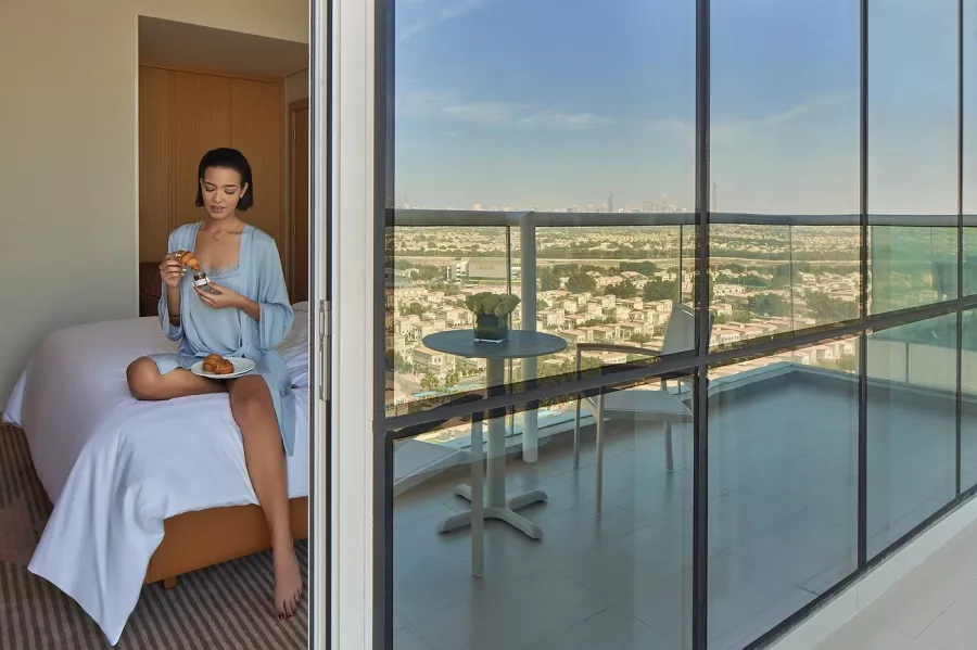 Отель Novotel Jumeirah Village Triangle4* в Дубаи: Роскошный дизайн , Отель с видом , Открытый бассейн , Спа-центр , Детская площадка ,