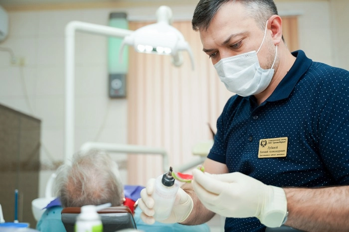 Стоматологическая клиника ДенталМаркет в Майкопе: Виниры, Брекеты, Зубная Имплантация , Лечение Кариеса, Протезирование,