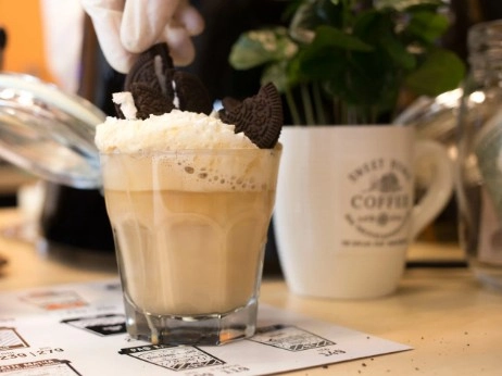 Кофейня Do.Bro Coffee в Адлере: Кофе на вынос, Терраса, Настольные игры, Свежая выпечка, Завтрак,