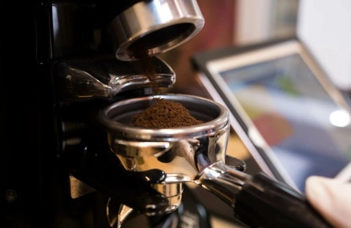 Кофейня Do.Bro Coffee в Адлере: Кофе на вынос, Терраса, Настольные игры, Свежая выпечка, Завтрак,