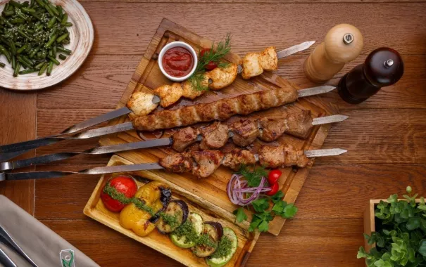 Сеть ресторанов грузинской кухни "Эзо".