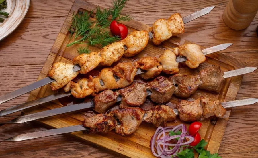 Сеть ресторанов грузинской кухни Эзо в Москве: Грузинская кухня, Хинкальные, Летняя терраса, Заказ навынос, Проведение банкетов,