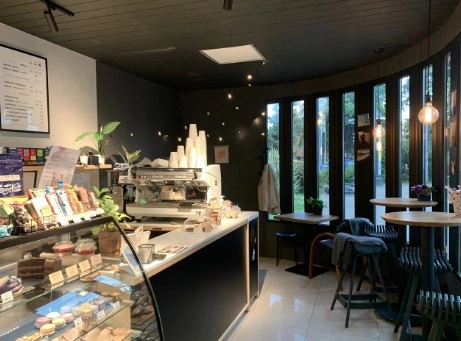 Кофейня Flow Coffee в Адлере: Свежая выпечка, Терраса, Доставка, Десерты, Кофе на вынос,