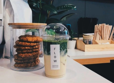 Кофейня Flow Coffee в Адлере: Свежая выпечка, Терраса, Доставка, Десерты, Кофе на вынос,