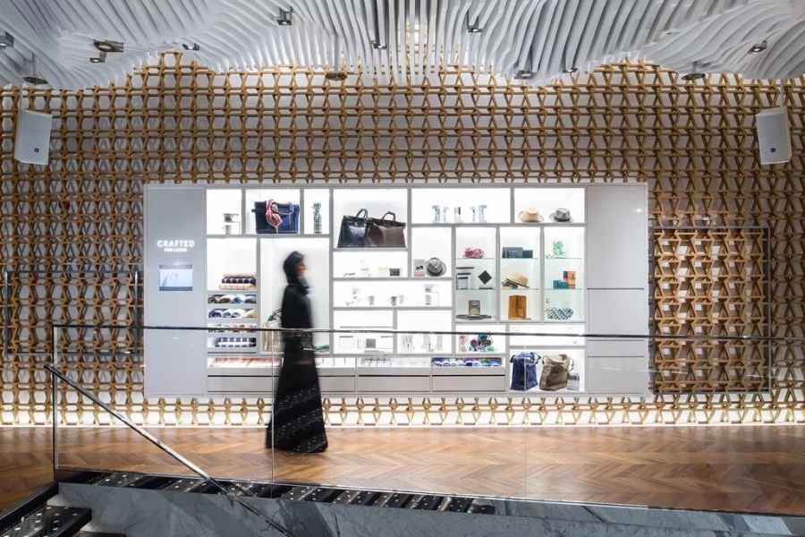 Ресторан Intersect By Lexus - Dubai в Дубаи: Лаундж, Аксессуары лексус , Детали лексус , Выставка лексус , Изысканные блюда ,