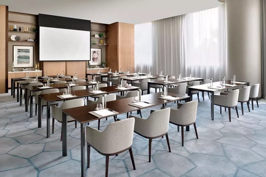 Отель Address Sky View 5* в Дубаи: Спа-комплекс , Бизнес-центр , Детский центр, Изысканный ужин , Отель с панорамным видом , Стильные номера ,