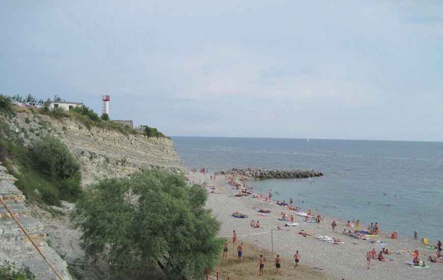 Пляж Факел в Дивноморском в Геленджике: Черное Море, Пляжный Отдых, Шезлонг, Гидроскутер Аренда , Бунгало , Кафе у Моря , Сап-борд, Пляжи Геленджика ,