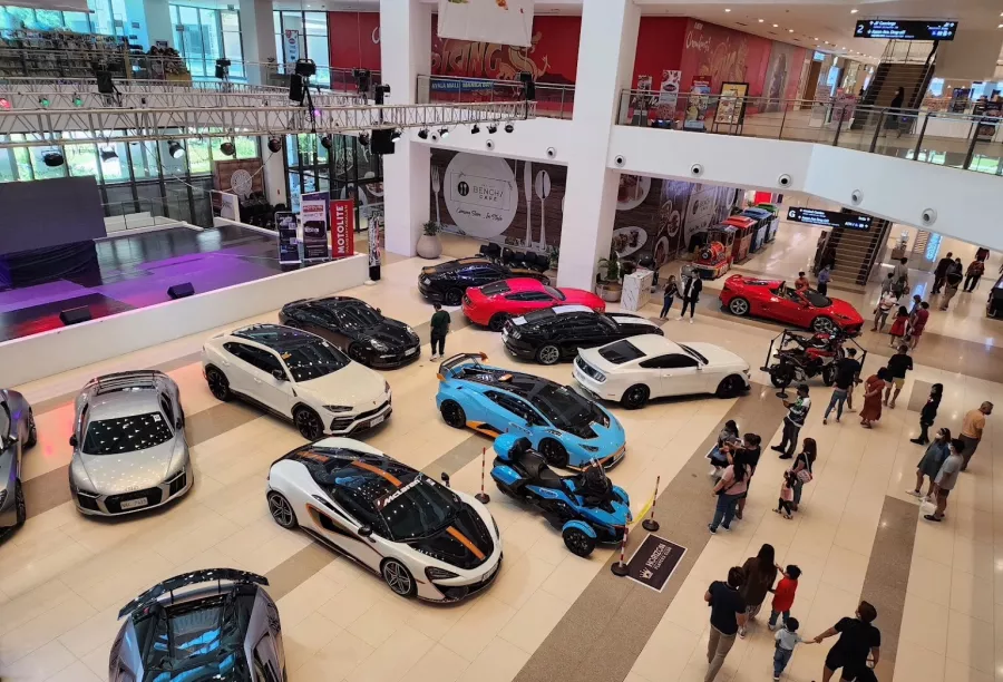 Торговый Центр Ayala Malls Manila Bay в Манила: Торговый центр, Шоппинг,