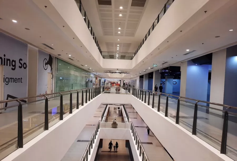 Торговый Центр Ayala Malls Manila Bay в Манила: Торговый центр, Шоппинг,