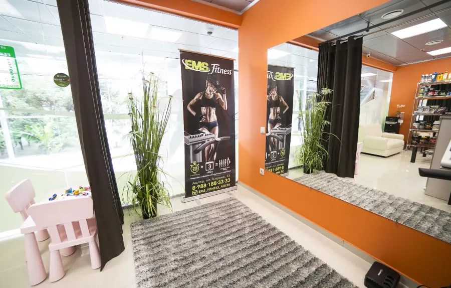 Фитнес студия Ems fitness в Адлере: Тренажерный зал, Солярий, Стретчинг, Йога, Массаж, Боевые искусства, Персональные тренировки,