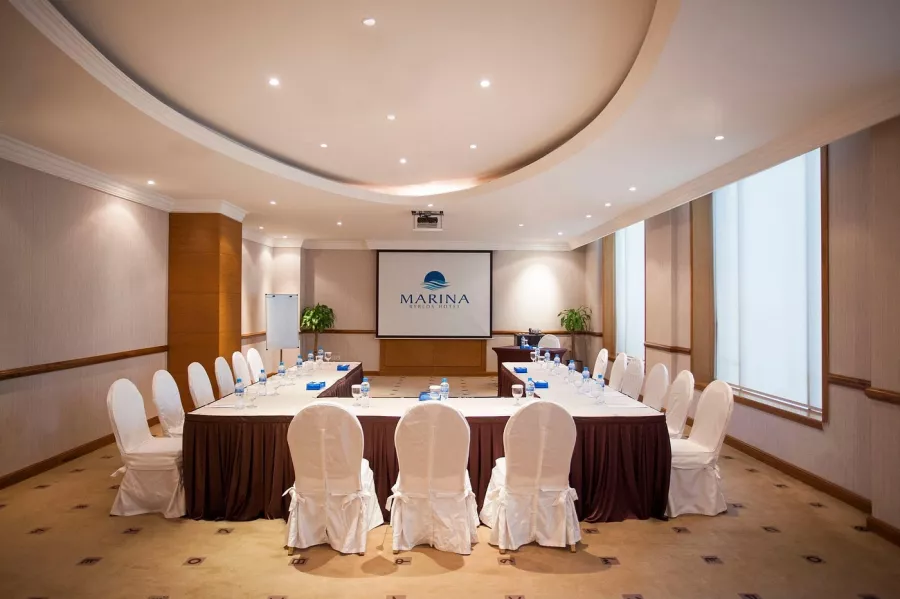 Отель Marina Byblos Hotel 4* в Дубаи: Современные номера , Спа-комплекс, Фитнес, Конференц-зал, Открытый бассейн , Бар ,