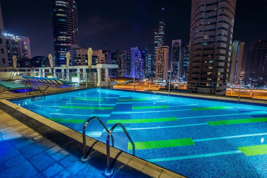 Отель Marina Byblos Hotel 4* в Дубаи: Современные номера , Спа-комплекс, Фитнес, Конференц-зал, Открытый бассейн , Бар ,