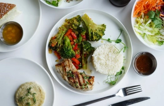 Кафе Лечо в Адлере: Домашняя кухня, Европейская кухня, Доставка, Кофе на вынос, Банкетный зал, Детская комната, Бизнес-ланч,