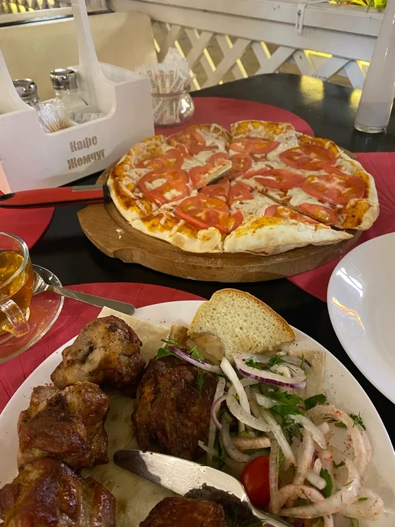 Кафе Жемчуг  в Анапе: Еда, Можно с животными, Шашлык, Летняя терраса,