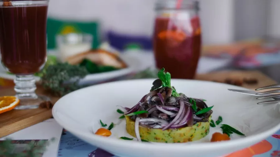 Ресторан Эник Беник в Анапе: Русская кухня, Живая музыка, Детский уголок, Детское меню, Проведение банкетов, Винная карта, Европейская кухня, Постное меню, Летняя терраса,
