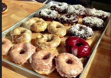 Кофейня Star Donuts в Адлере: Кофе на вынос, Доставка пончиков, Свежая выпечка, Прохладные напитки,