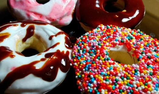 Кофейня Star Donuts в Адлере: Кофе на вынос, Доставка пончиков, Свежая выпечка, Прохладные напитки,