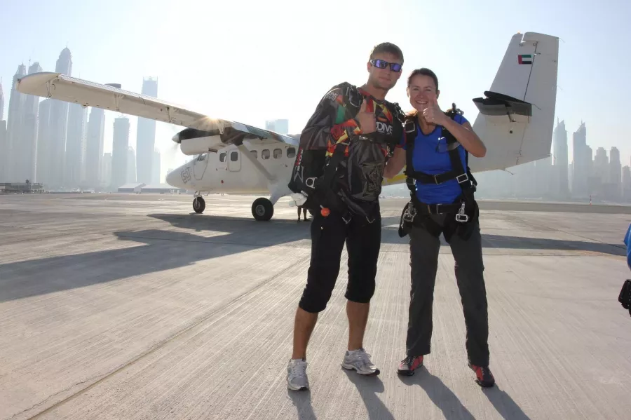Парашютный центр Skydive Dubai в Дубаи: Аэротруба , Парашют , Прыжок , Полет на вертолете , Парашютисты ,
