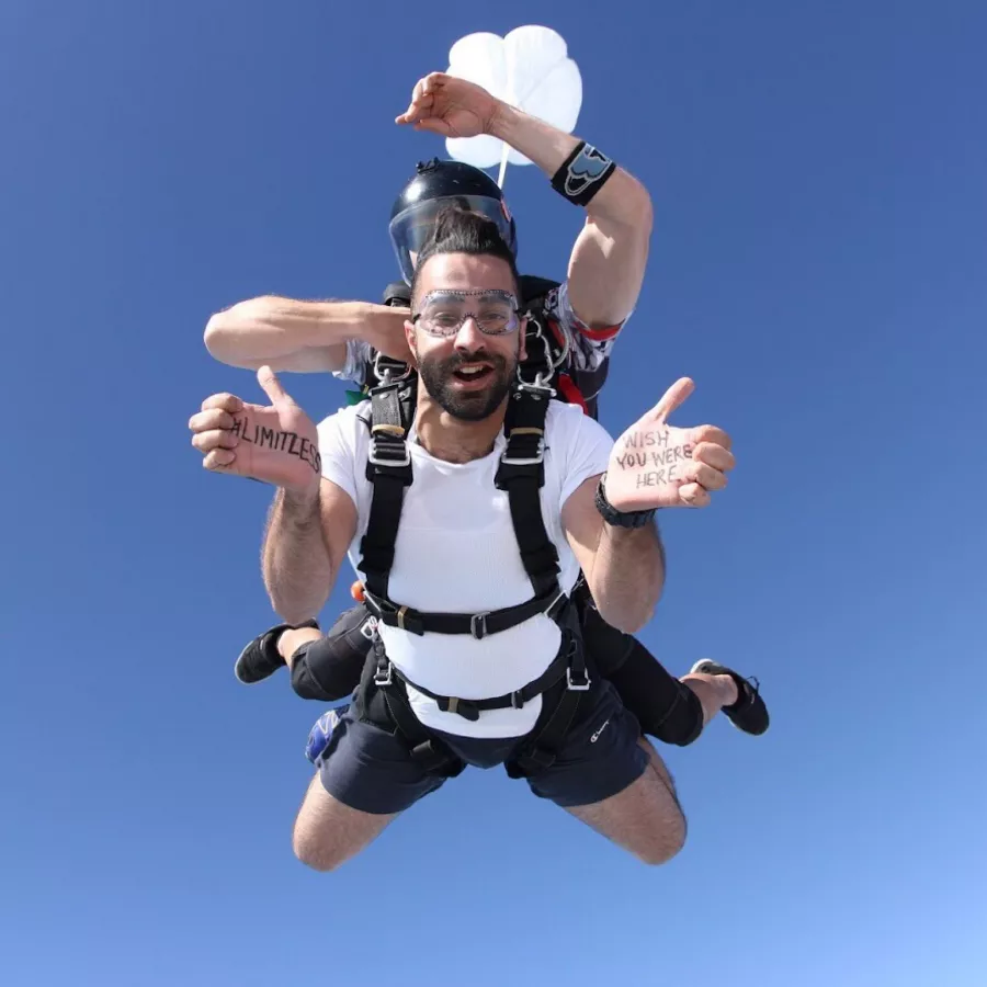 Парашютный центр Skydive Dubai в Дубаи: Аэротруба , Парашют , Прыжок , Полет на вертолете , Парашютисты ,
