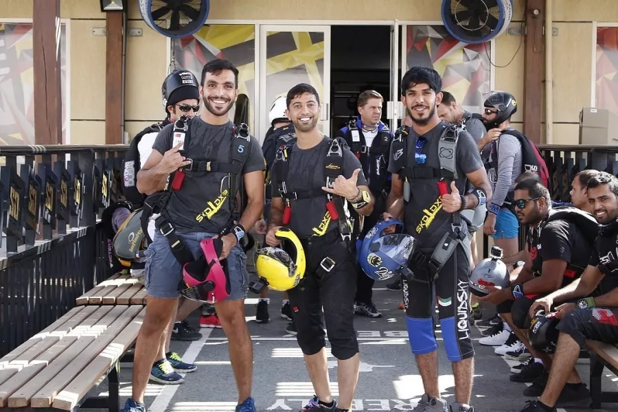 Парашютный центр Skydive Dubai в Дубаи: Аэротруба , Парашют , Прыжок , Полет на вертолете , Парашютисты ,